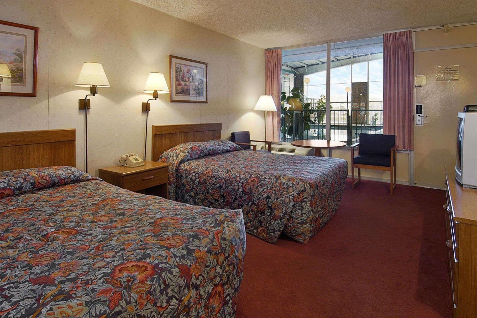 Knights Inn Rantoul Номер фото